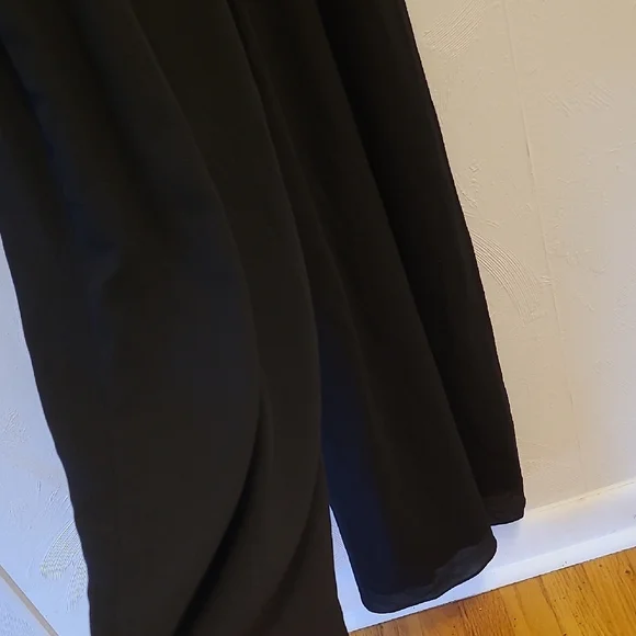 ALI & JAY Elegant Black V-Neck Jumpsuit - Picture 11 of 11